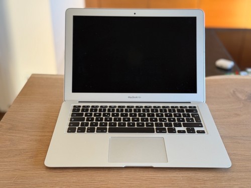 Macbook air a1466 1 - i5, 1,4